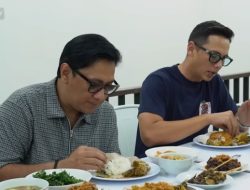 Andre Taulany Kalap Makan di Warung Nasi Ussy dan Andhika Pratama