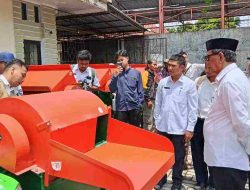 Penyerahan Bantuan Alat dan Mesin Pertanian Oleh Wali Kota Banja